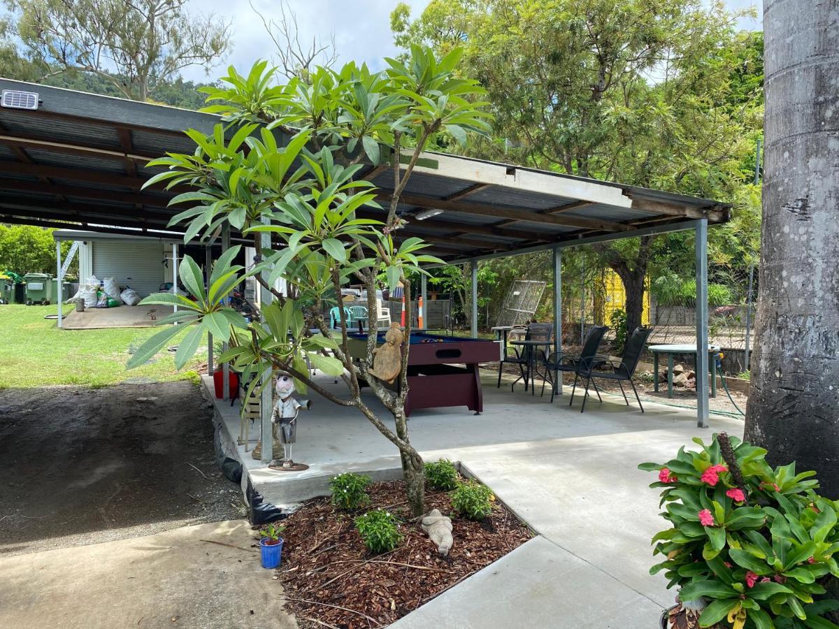 Bush Village Holiday Cabins Airlie Beach Exterior photo