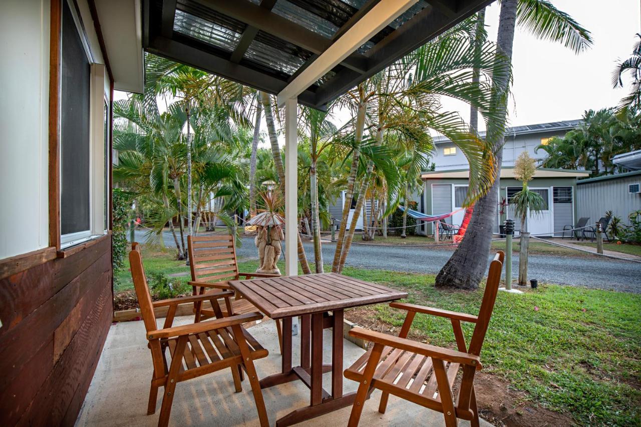 Bush Village Holiday Cabins Airlie Beach Exterior photo