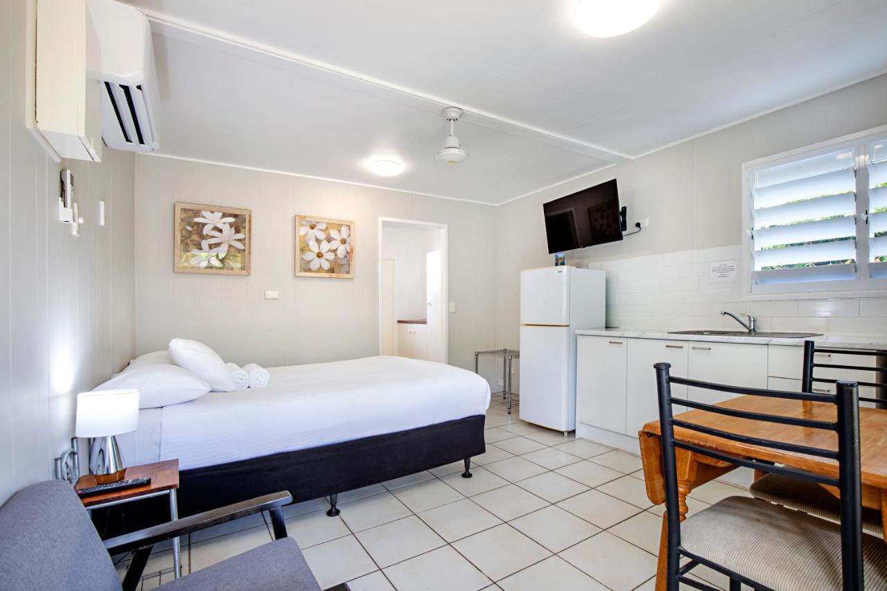 Bush Village Holiday Cabins Airlie Beach Exterior photo