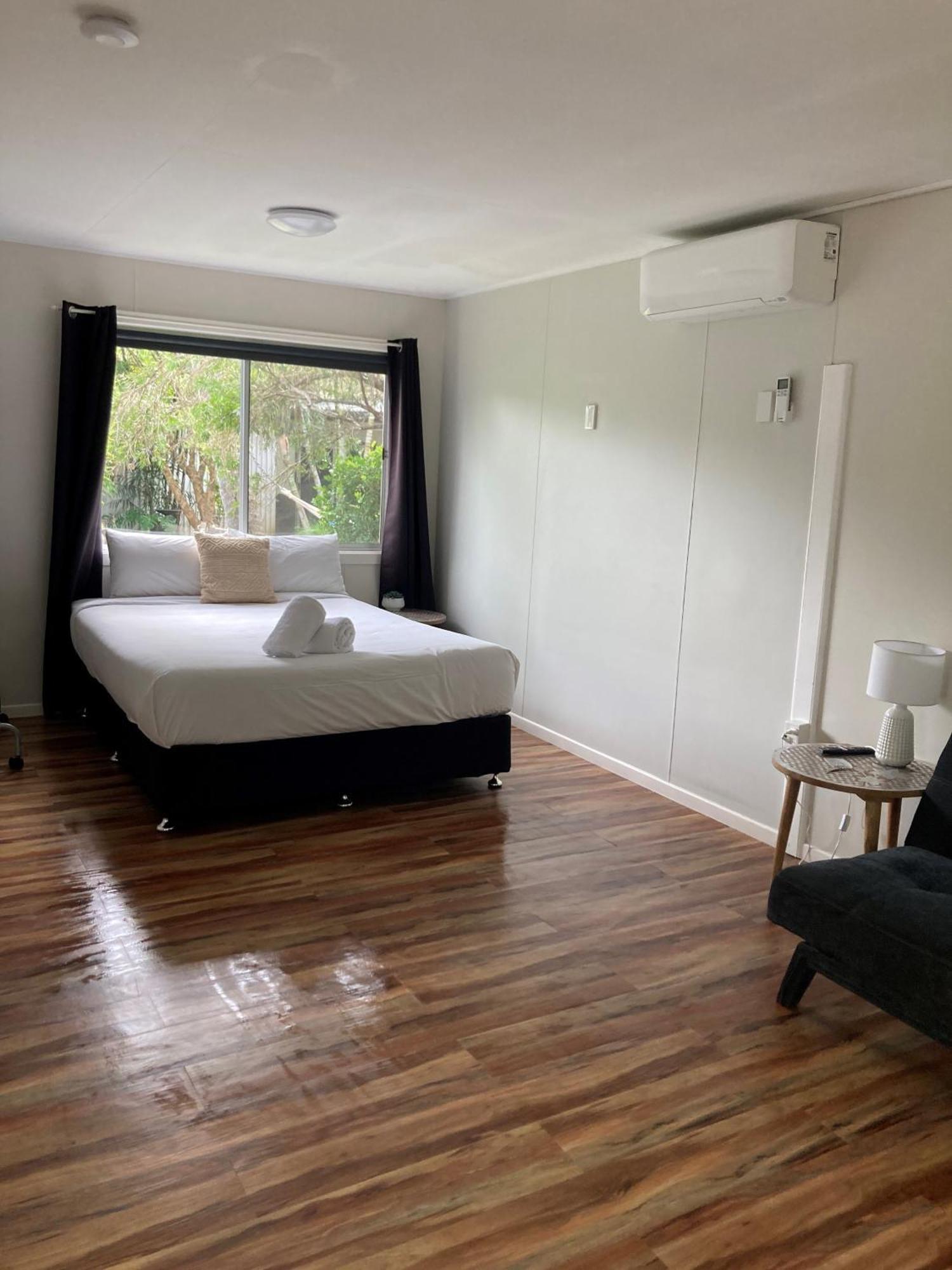 Bush Village Holiday Cabins Airlie Beach Exterior photo
