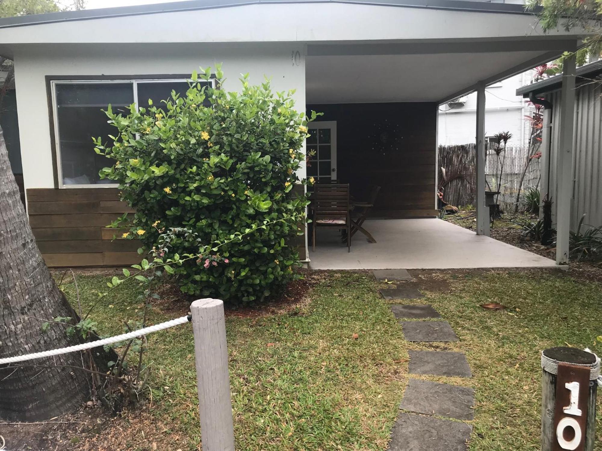 Bush Village Holiday Cabins Airlie Beach Exterior photo