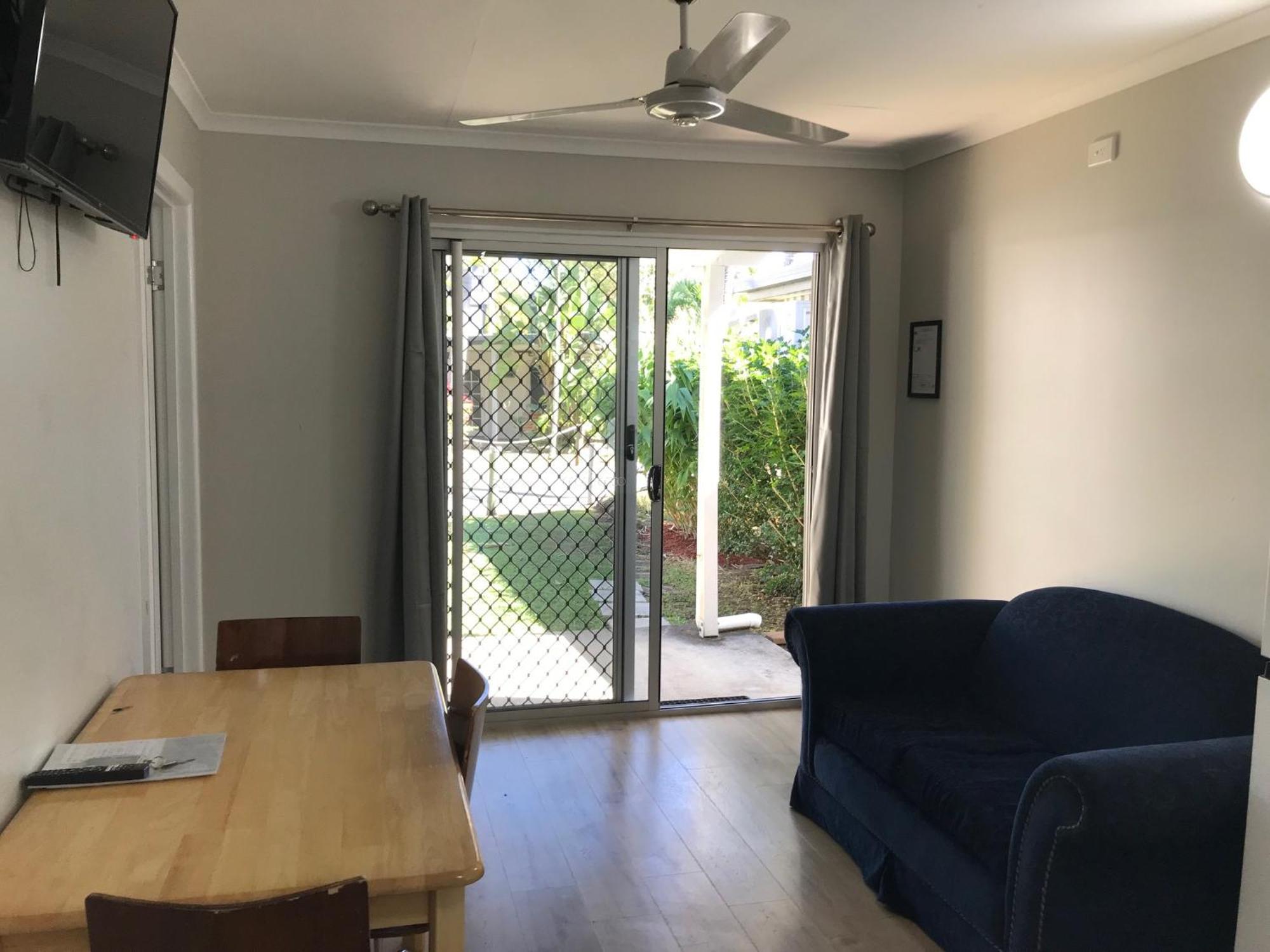 Bush Village Holiday Cabins Airlie Beach Exterior photo