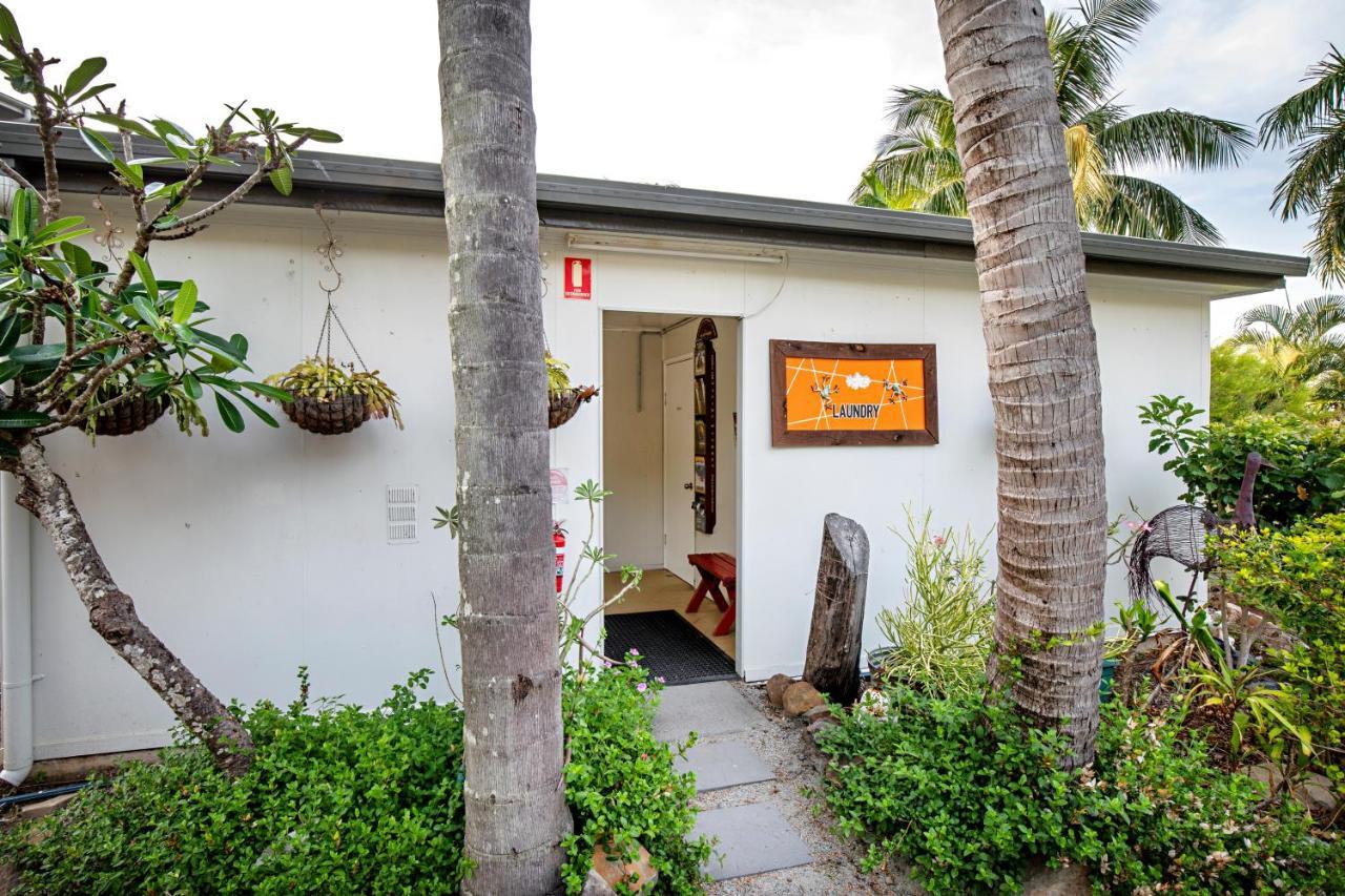 Bush Village Holiday Cabins Airlie Beach Exterior photo